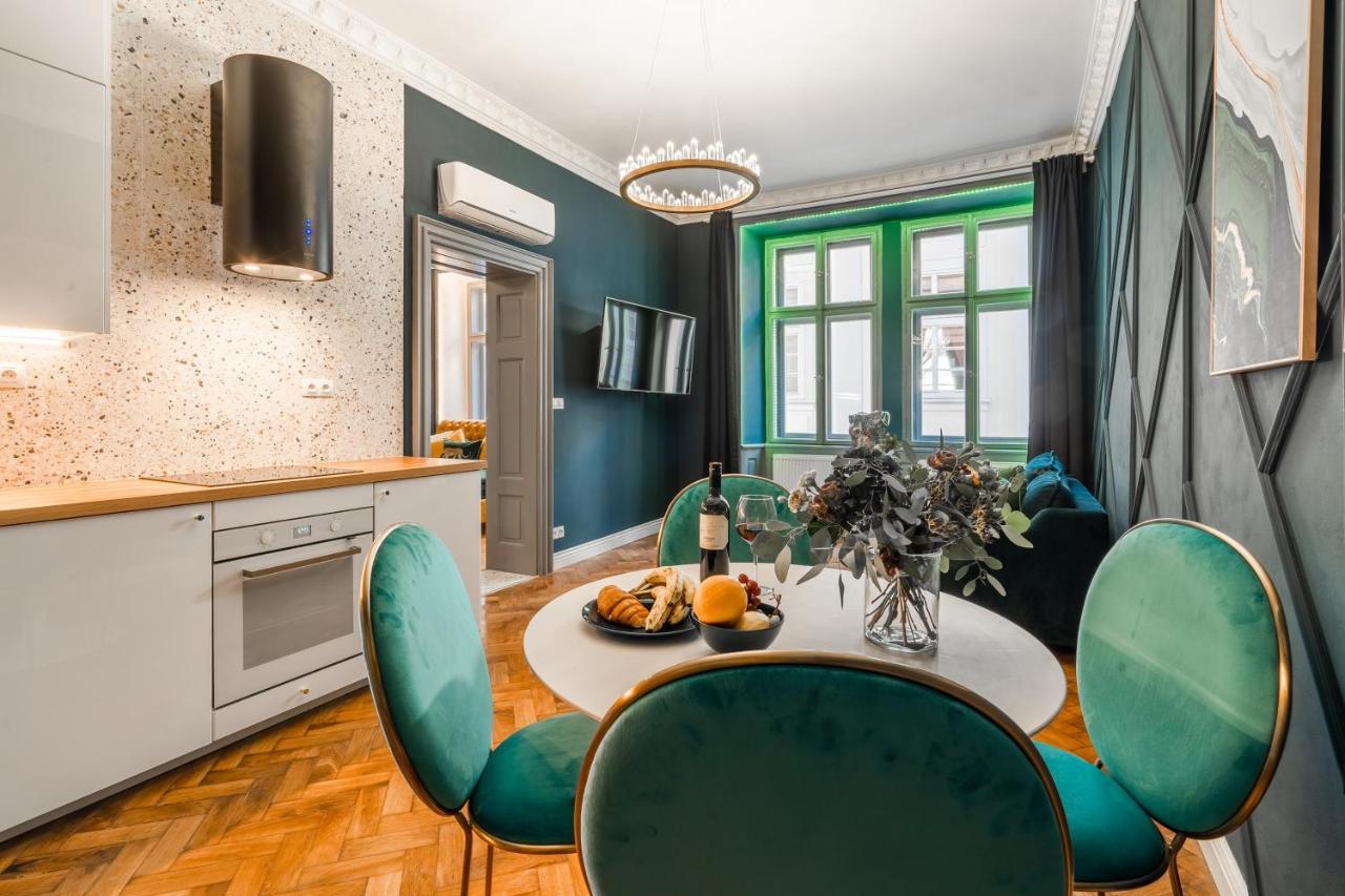 Charles Bridge By Riverside Appartement *